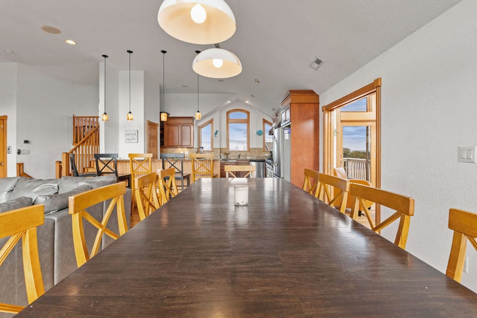 CC194: Agapé | Top Level Dining Area
