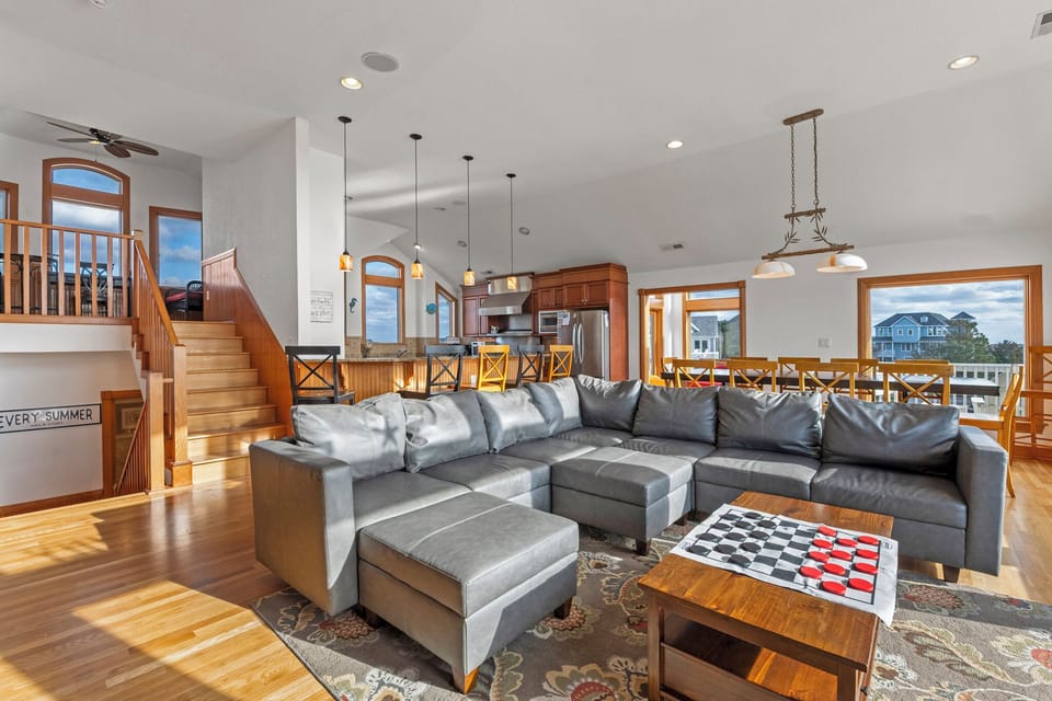 CC194: Agapé | Top Level Living Area