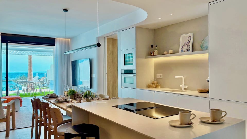Exclusive Apartment, 3 Bedrooms, Private Pool, Sea View | Living area