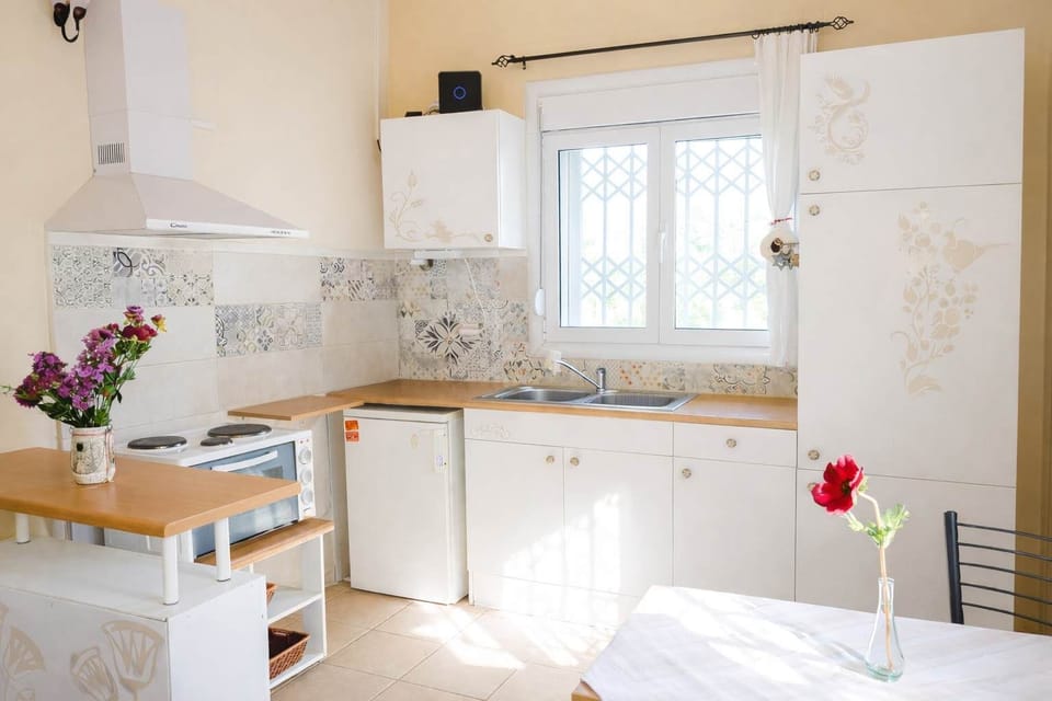 Fully equipped kitchen - perfect for preparing home-cooked meals during your stay.