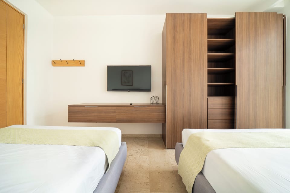Deluxe Condo | In-room safe, free WiFi