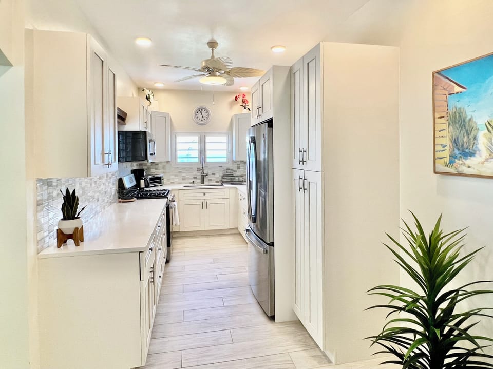 Fully equipped kitchen.