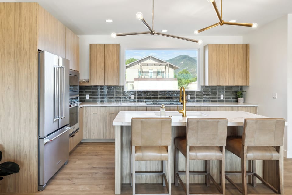 House, Mountain View | Private kitchen | Full-size fridge, microwave, oven, stovetop