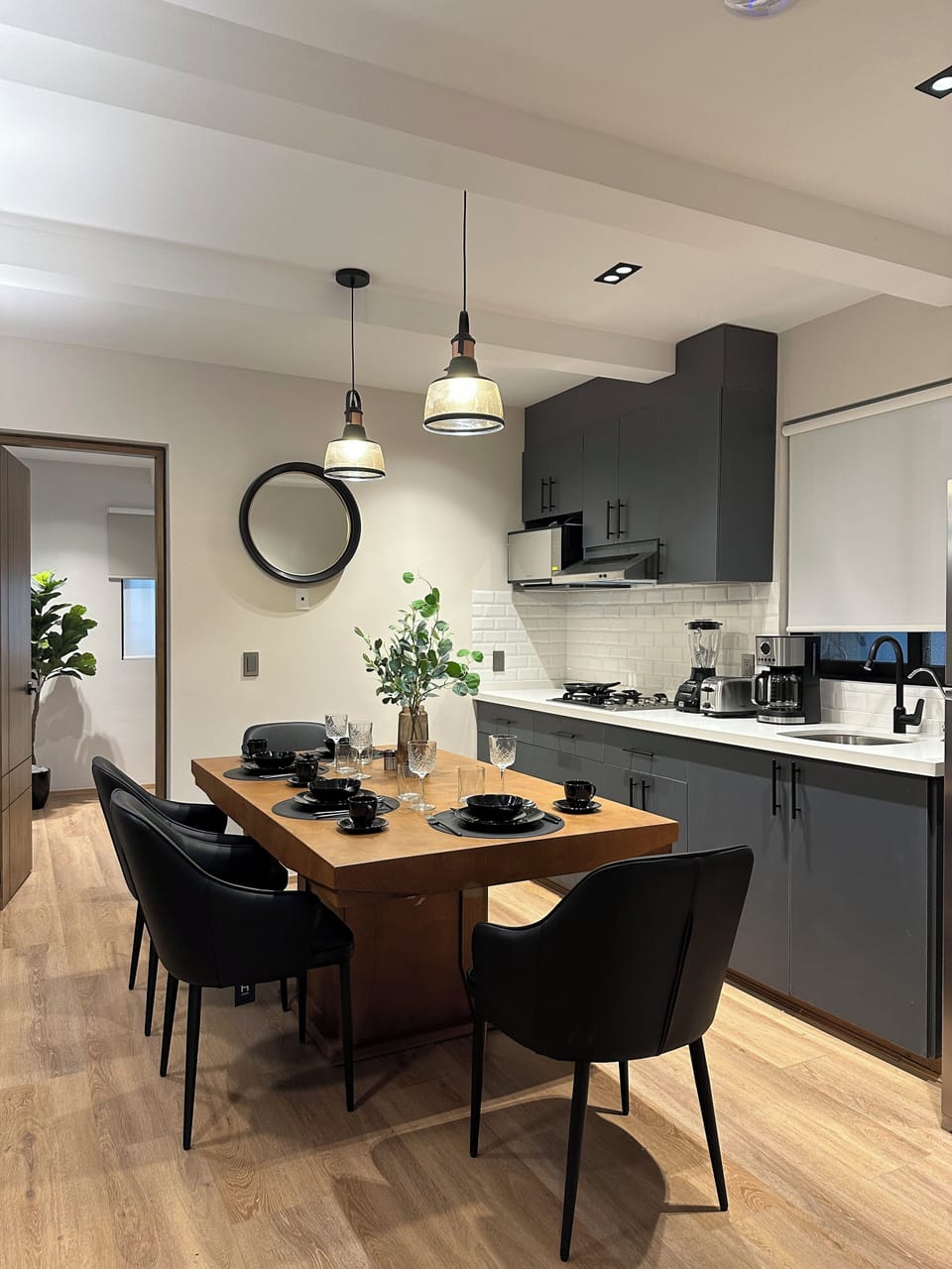 Moderno y Elegante · Departamento Superior · 2 Habitaciones | Private kitchen | Full-size fridge, microwave, stovetop, coffee/tea maker