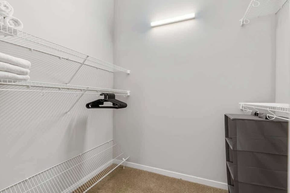 Clothing storage closet