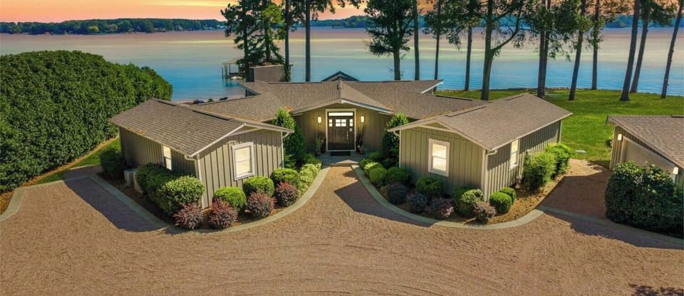 House (4 Bedrooms) | Front of property