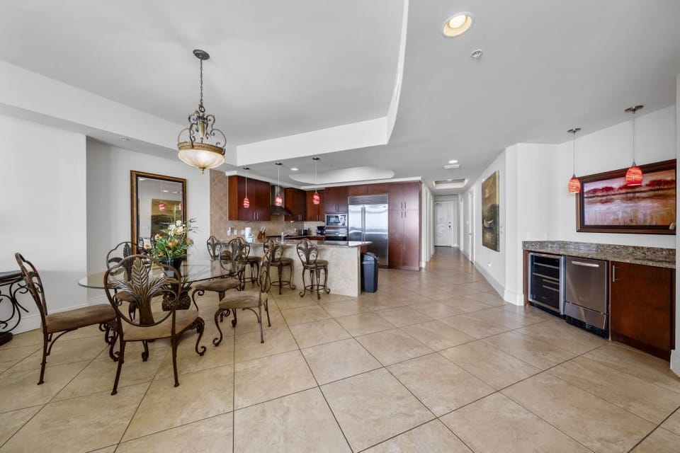 Kitchen/Dining area