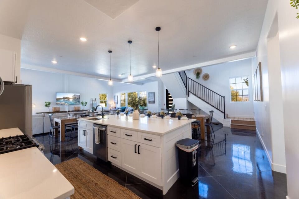 Fully Stocked Kitchen - Stainless Steel Amenities