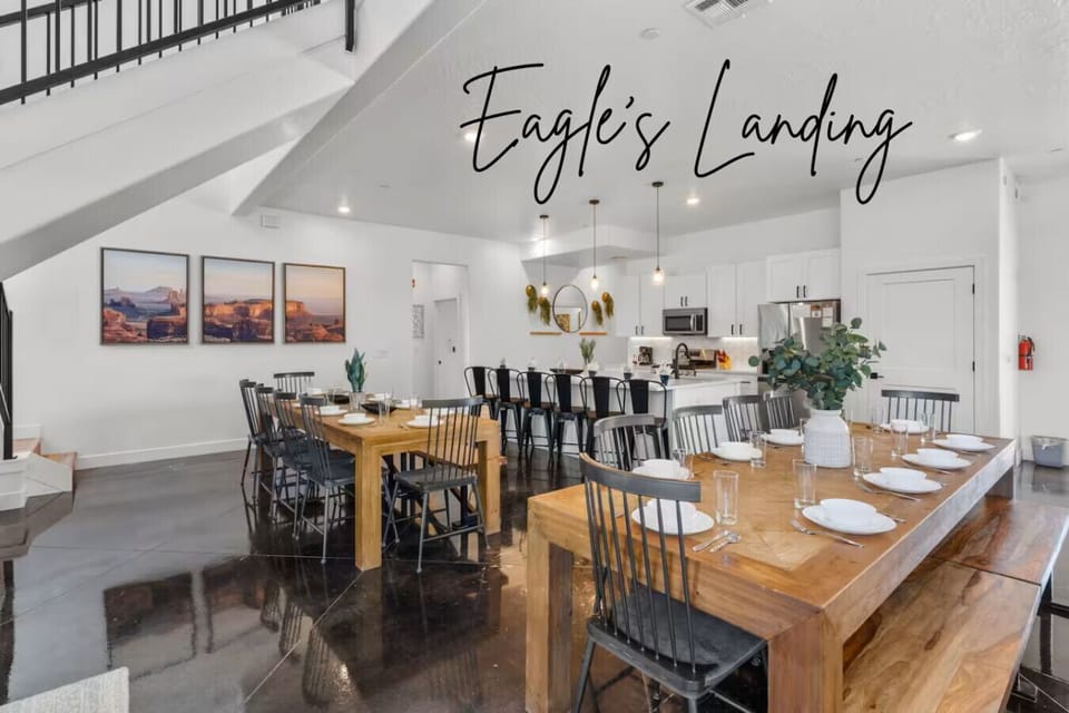 Dining Area - Plenty of seats for large groups