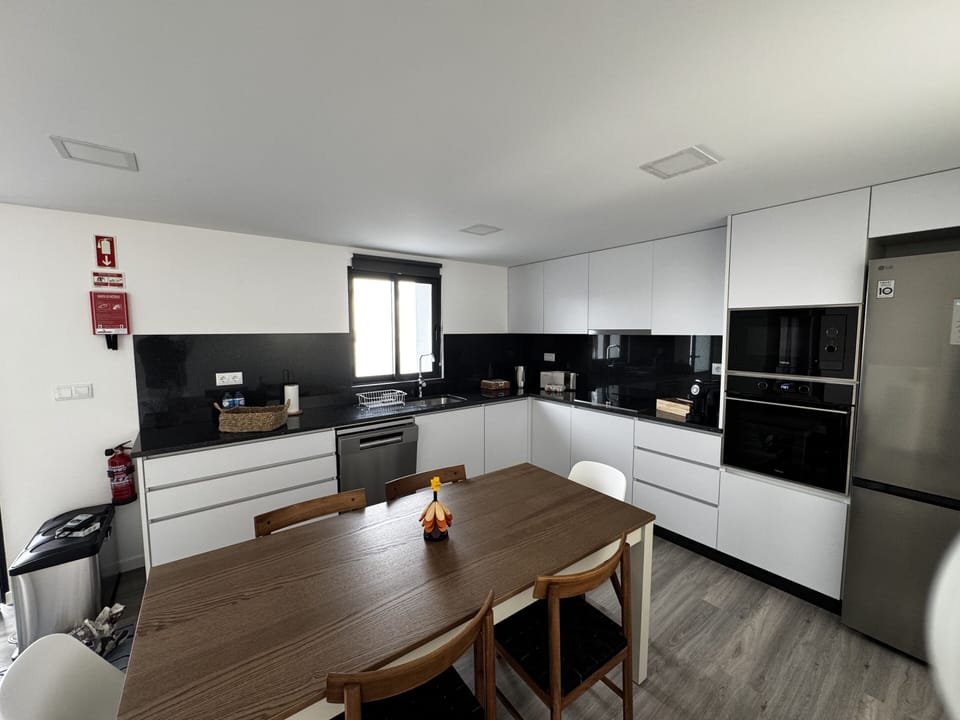 Hiking & Ocean | Shared kitchen | Full-size fridge, microwave