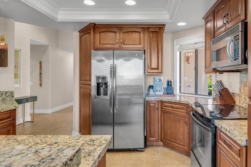 Fully equipped kitchen with plenty of work space and appliances