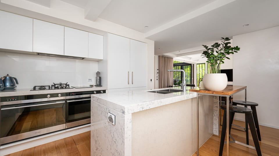 Full kitchen 
