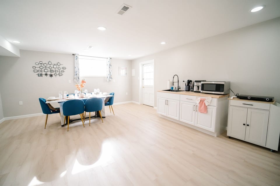 Kitchenette and Dining