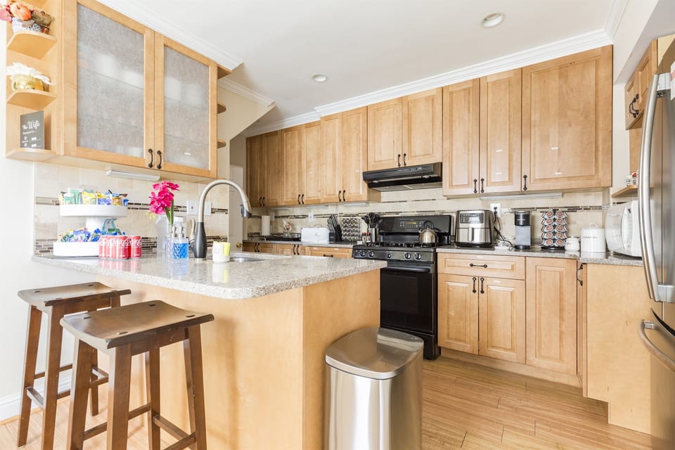 Full kitchen