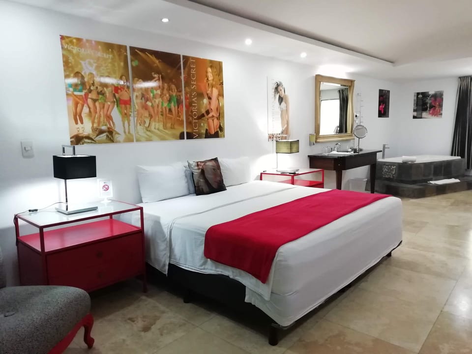 Comfort Room | Down comforters, free minibar, desk, free WiFi