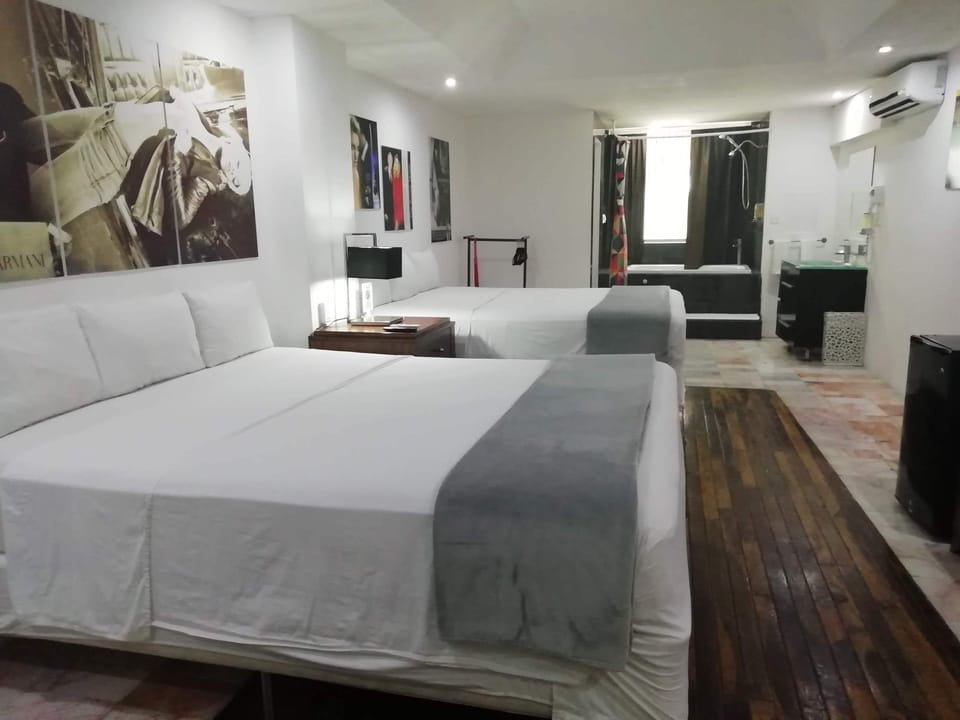 Deluxe Room | Down comforters, free minibar, desk, free WiFi