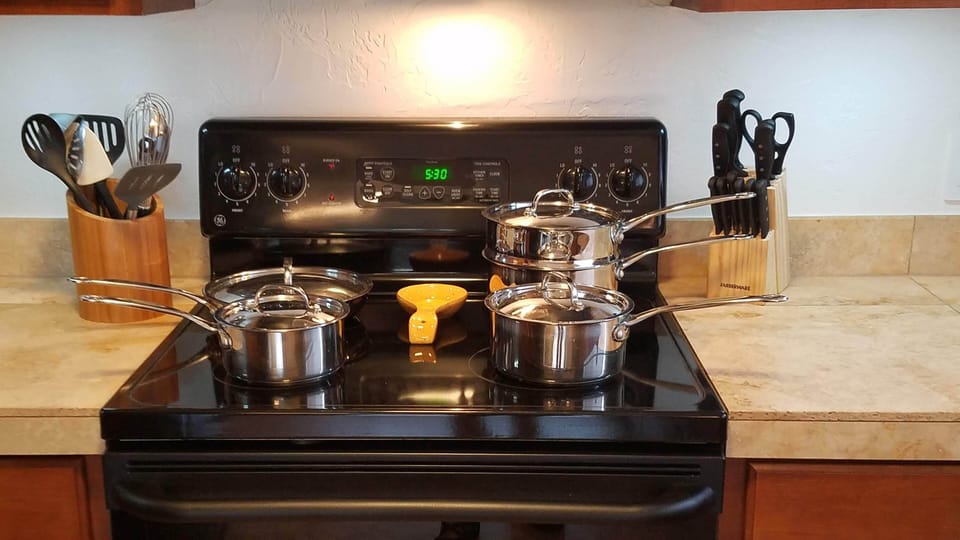 Full Kitchen with all essentials