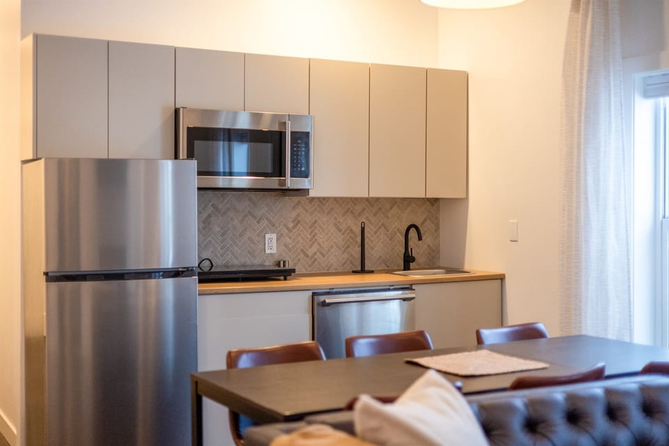 Fridge, Dishwasher, Microwave | No Stove