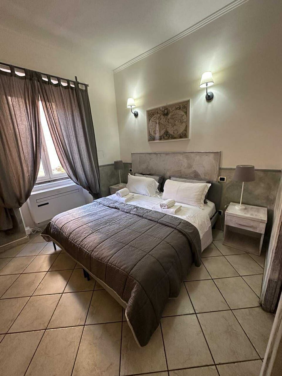Double or Twin Room, Ensuite, City View | Desk, free WiFi