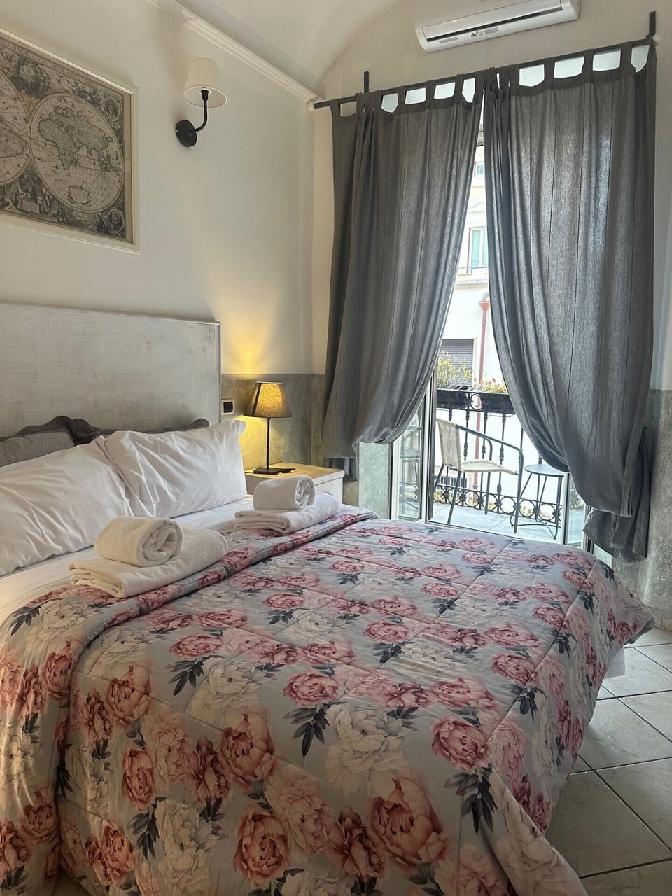 Room, 1 Queen Bed, Balcony, City View | Desk, free WiFi