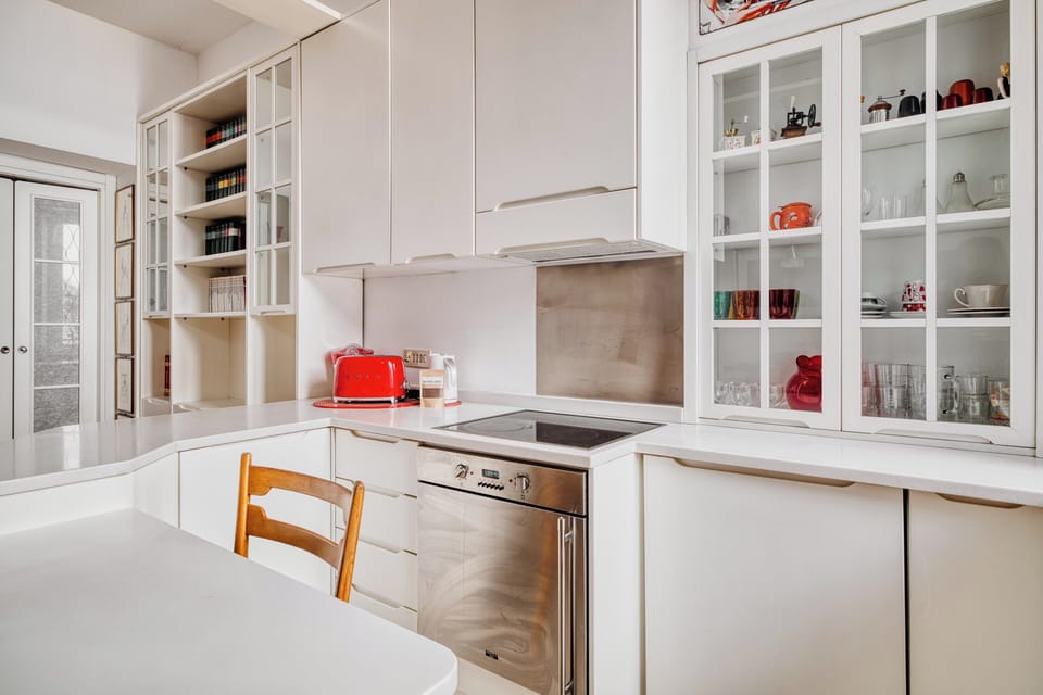 Apartment, 1 Queen Bed | Private kitchen | Fridge, microwave, oven, cookware/dishes/utensils