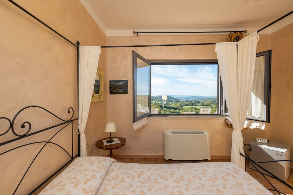 Superior Double Room | In-room safe, desk, free WiFi, bed sheets