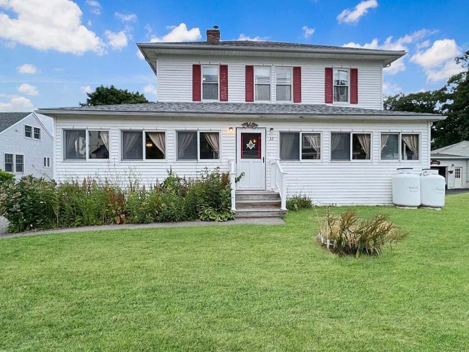 House (4 Bedrooms) | Front of property