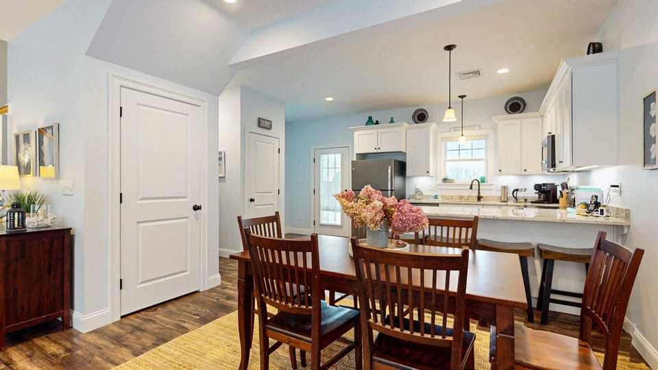 Kitchen/ Dining