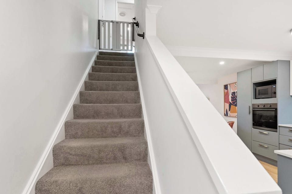 Bright and modern apartment located near the Noosa River.