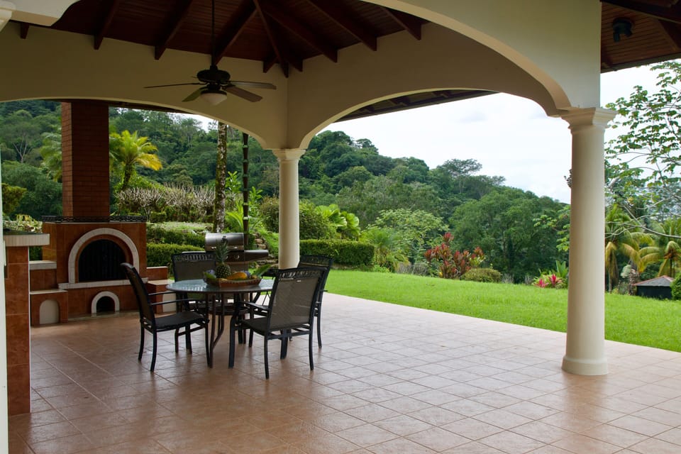 Outdoor Kitchen