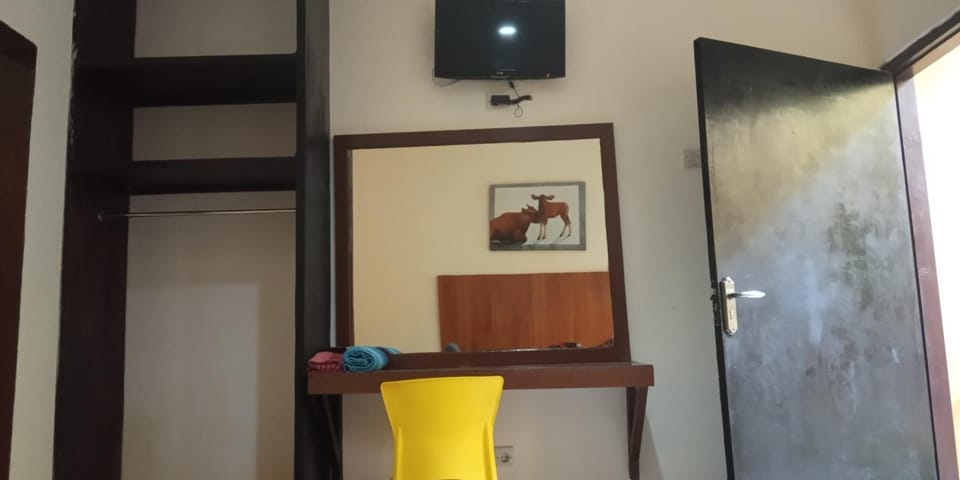 Desk, free WiFi