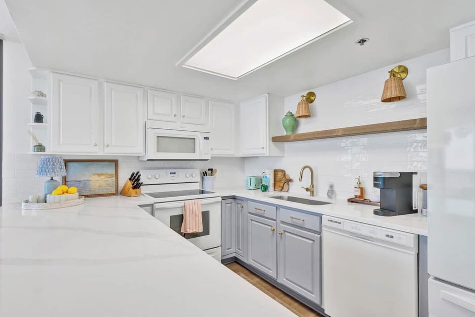 Full kitchen, including drip coffee maker and Keurig coffee station, and plenty of cooking essentials.