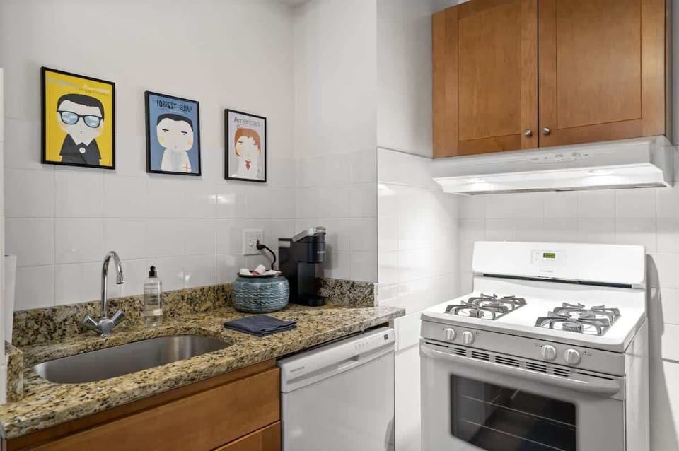 Full kitchen ready for anything from midnight snacks to full feasts.