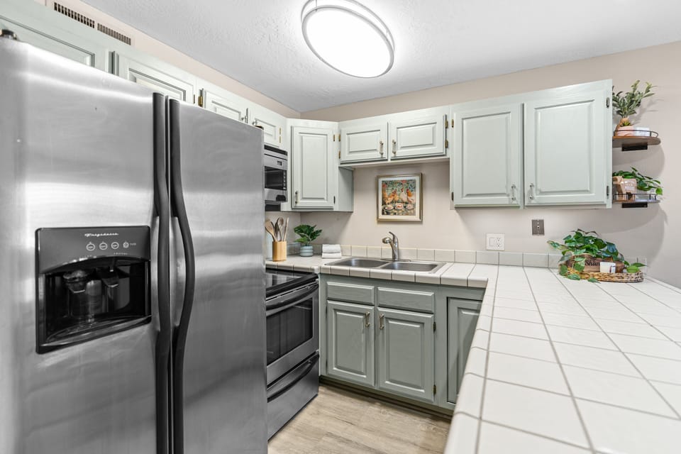 Fully equity kitchen with newer appliances
