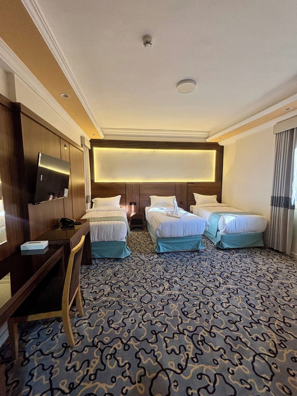 Triple Room | In-room safe, desk, laptop workspace, blackout drapes