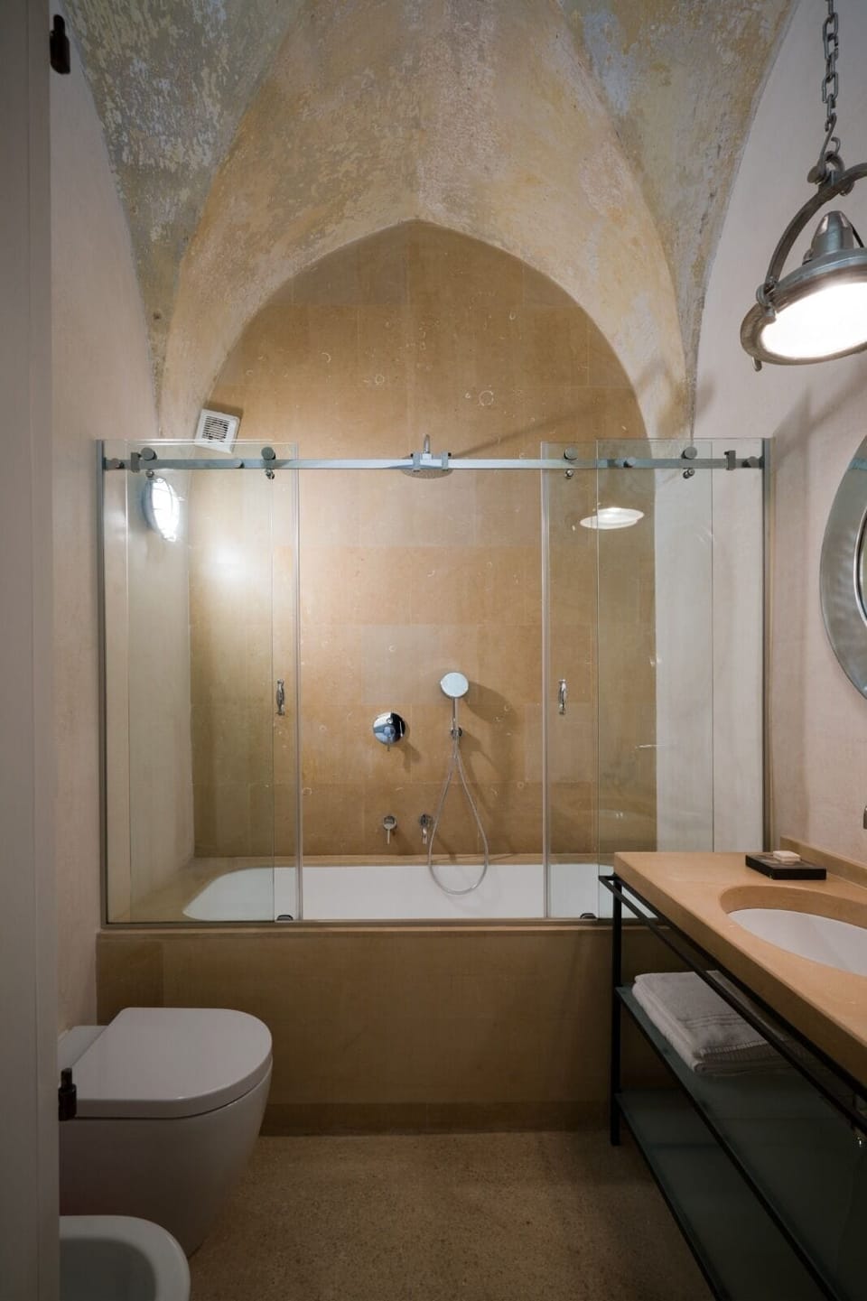Double Room | Bathroom | Shower, free toiletries, hair dryer, bidet