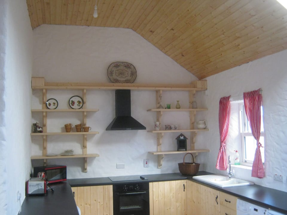 Pine ceilings, sash windows with fantastic views.