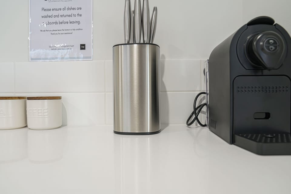 Deluxe Townhome, Garden View | Coffee and/or coffee maker