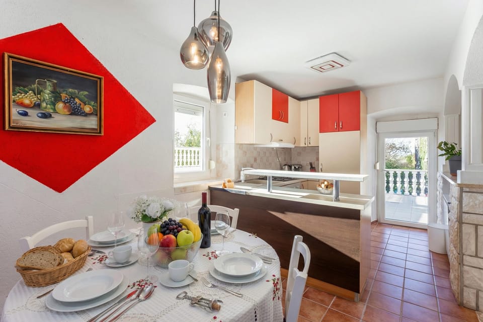 Kitchen and dining area