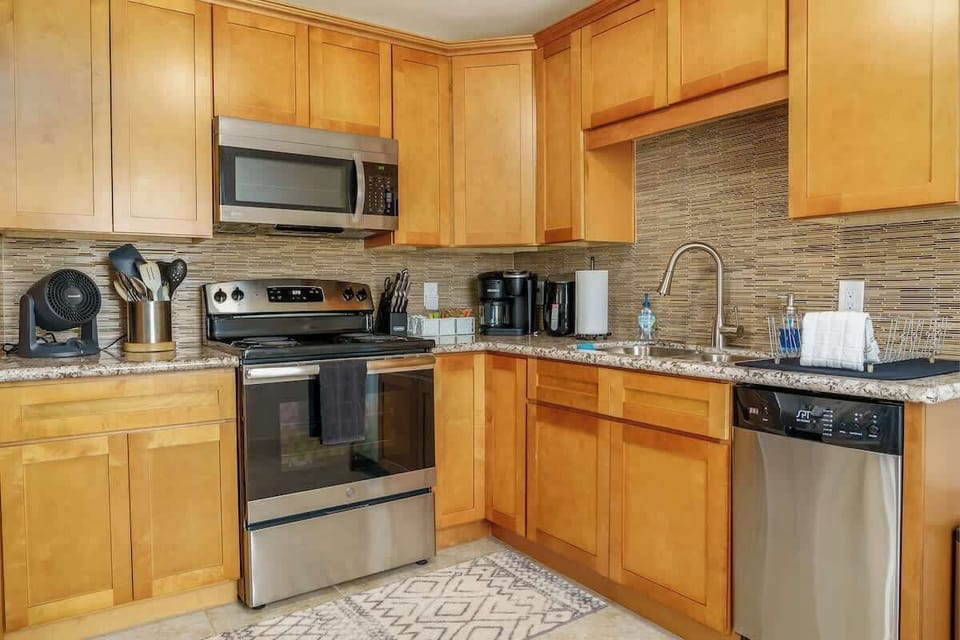 Keurig, Air fryer, pots & pans, and more available for you