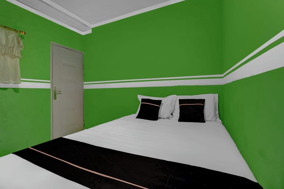 Standard Double Room | Free WiFi, bed sheets
