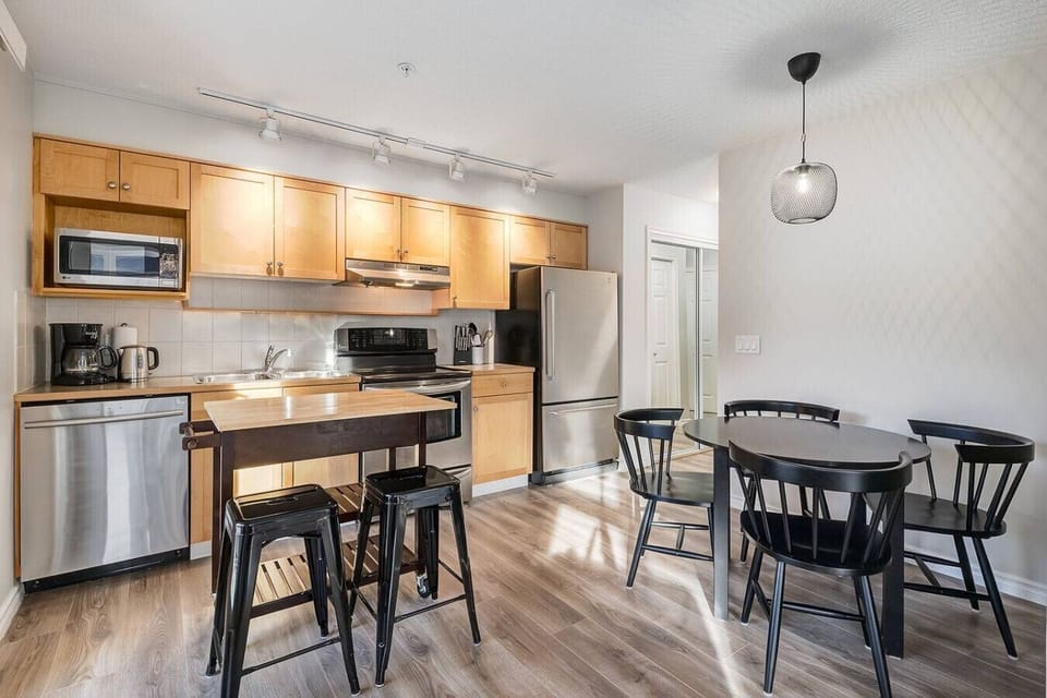 Full kitchen with everything you need.