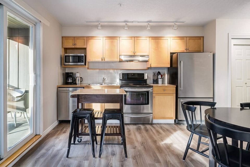 Full kitchen with everything you need.