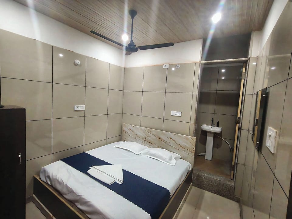 Deluxe Double Room | Desk, laptop workspace, free WiFi