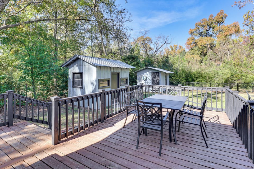 Outdoor Dining Area