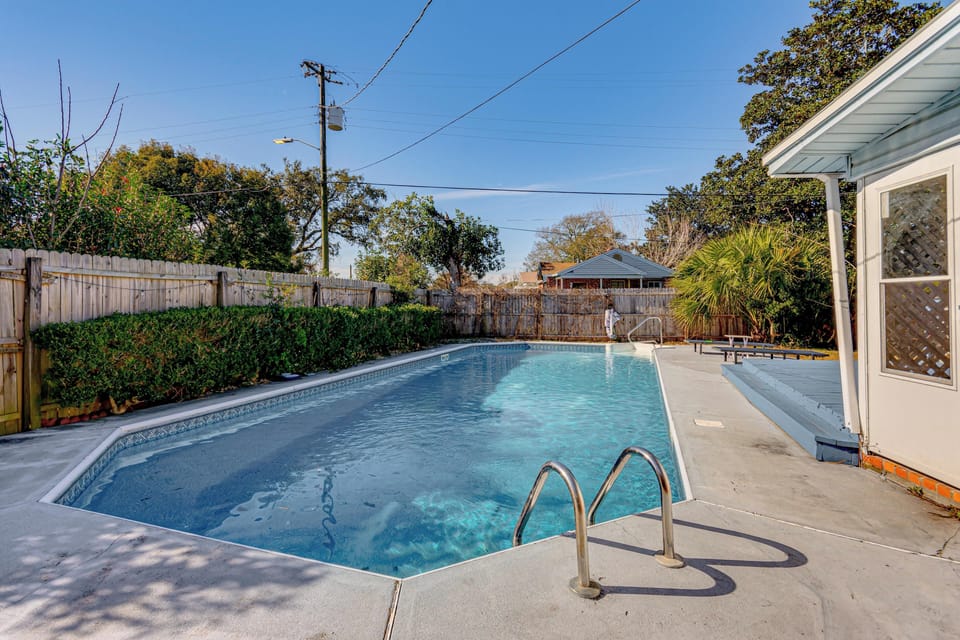 Pensacola Vacation Rental | 3BR | 2BA | 1,668 Sq Ft | 4 Steps to Enter