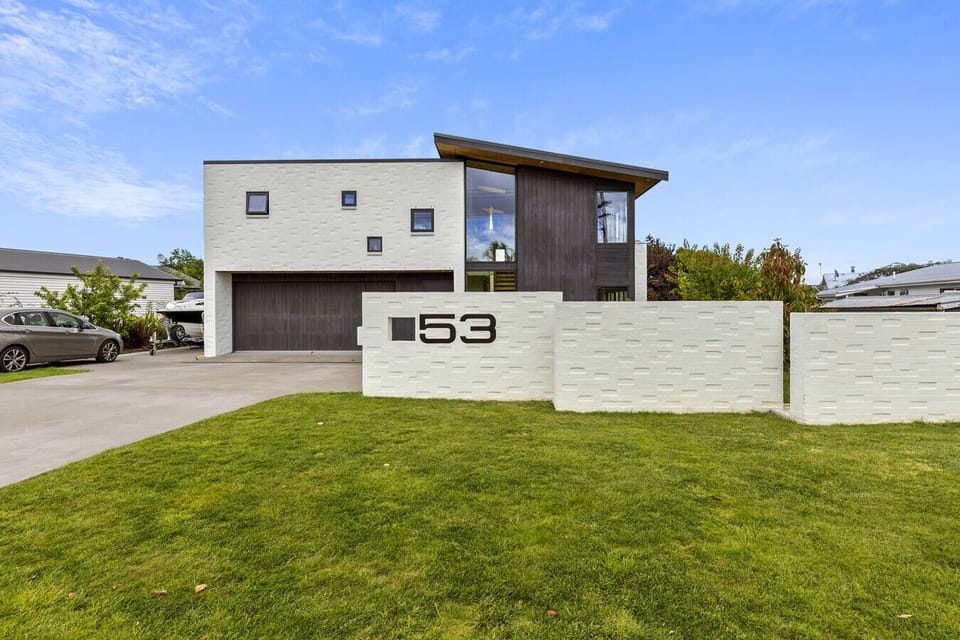 Exterior - front yard