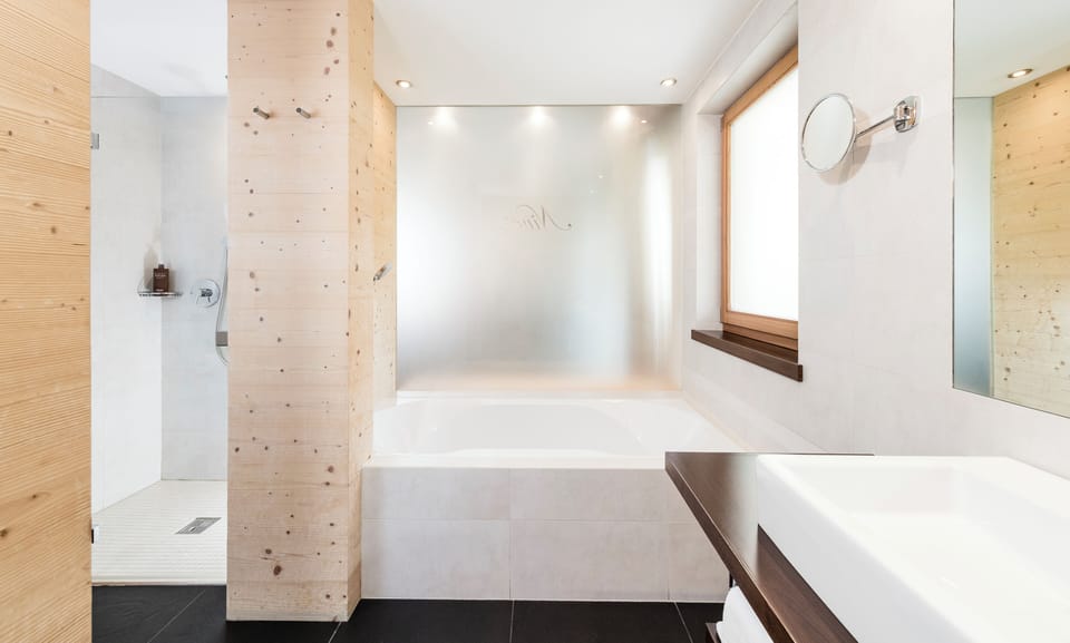 Suite, Mountain View | Bathroom | Combined shower/tub, free toiletries, hair dryer, bathrobes
