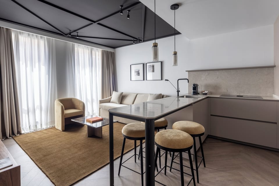 Room (Residence 1 room and 1 Bath) | Living area