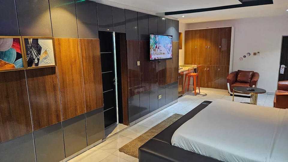 Deluxe Room, Balcony, City View | Desk, laptop workspace, blackout drapes, soundproofing